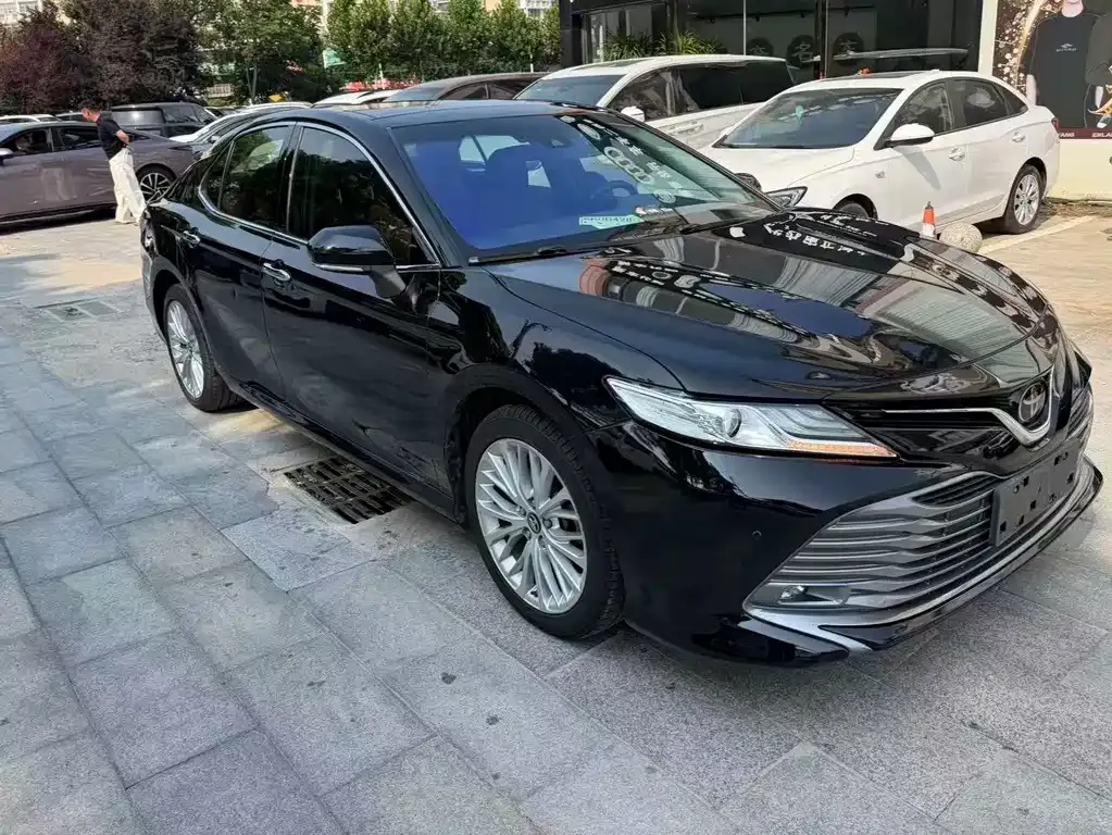 Toyota Camry — фото 8