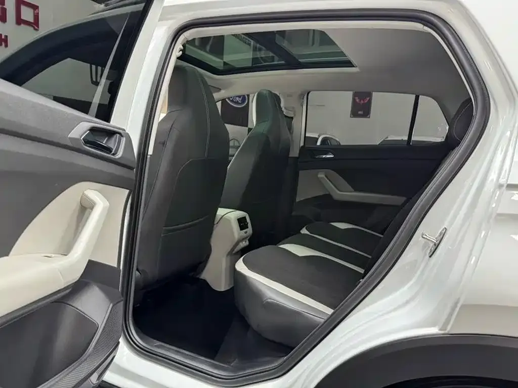 Volkswagen T-Cross — фото 6