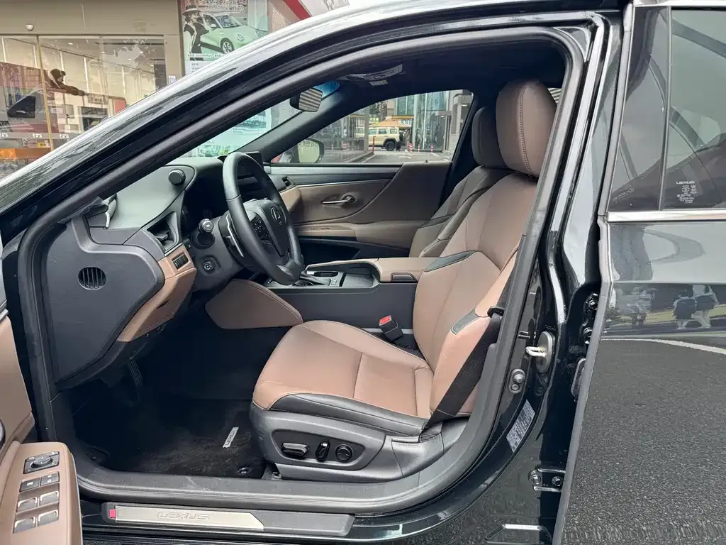 Lexus ES — фото 10