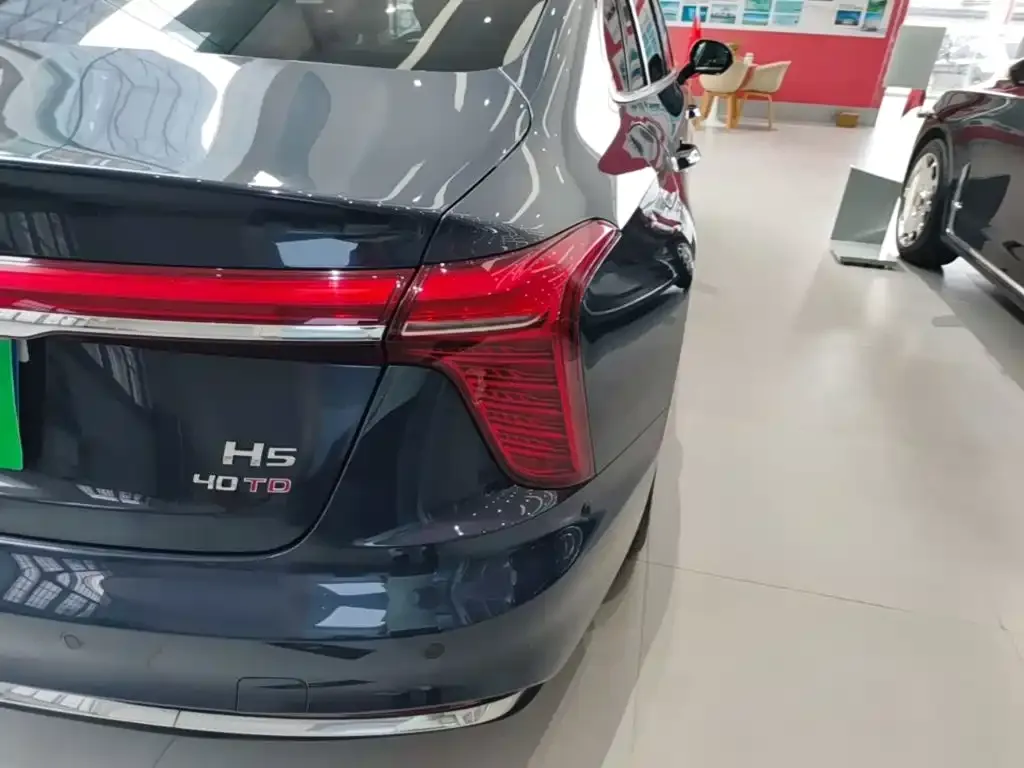 Hongqi H5 — фото 2