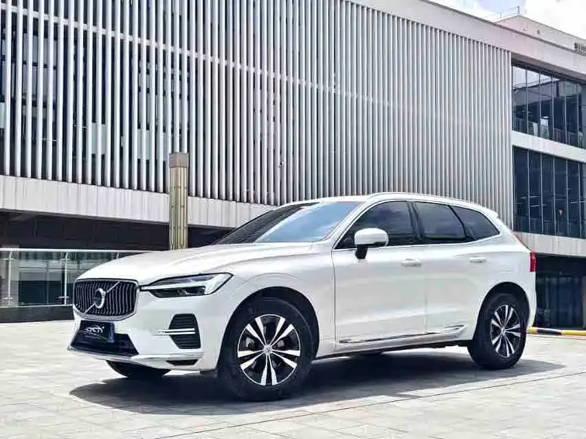 Volvo XC60 — фото 1