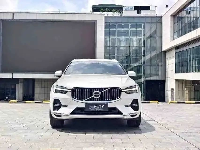 Volvo XC60 — фото 7