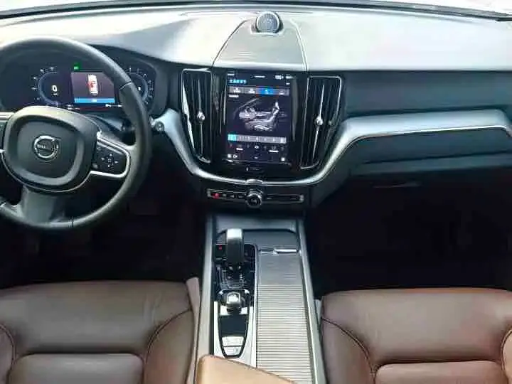 Volvo XC60 — фото 6