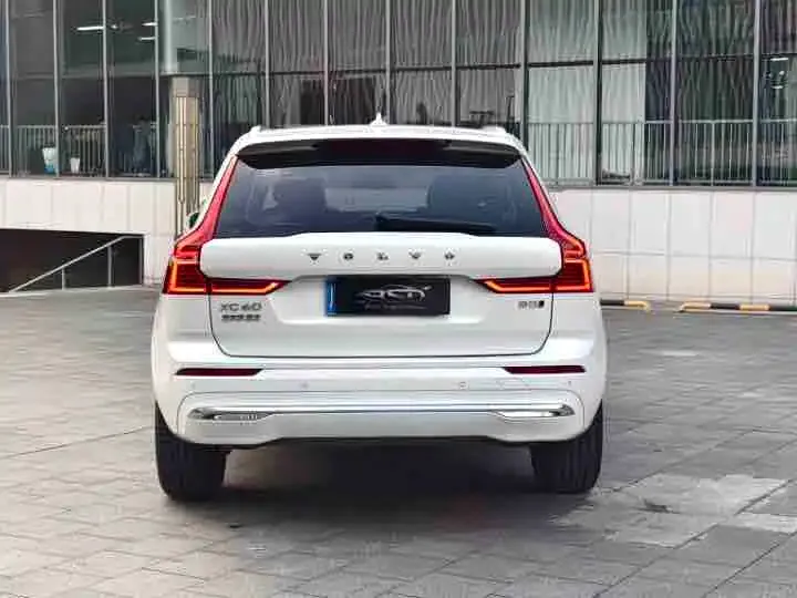 Volvo XC60 — фото 3