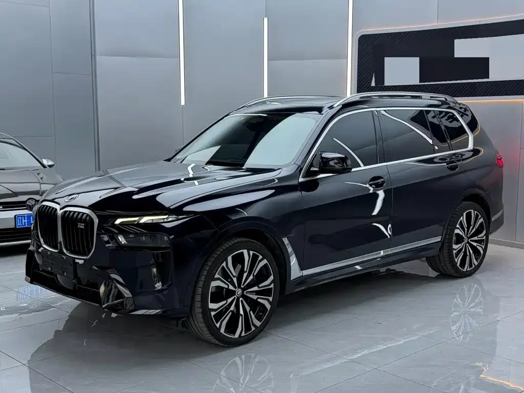 BMW X7 M60i — фото 1