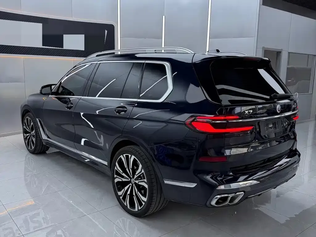 BMW X7 M60i — фото 3