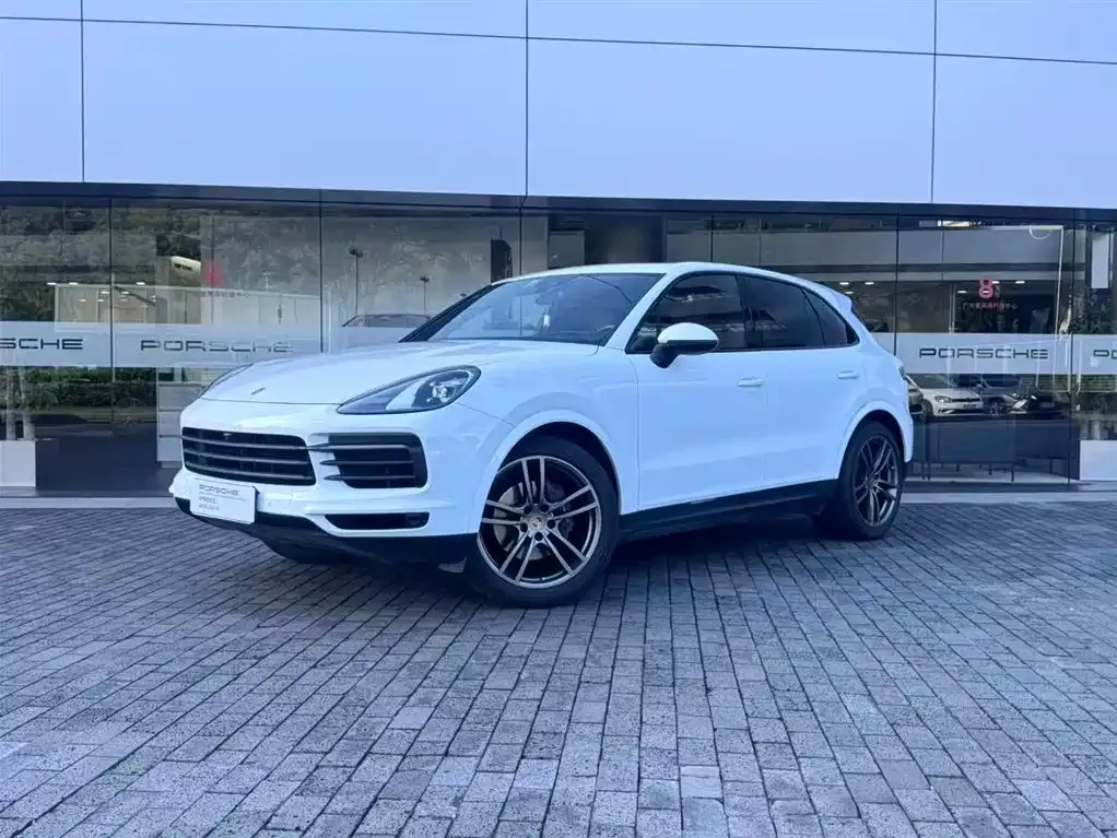Porsche Cayenne — фото 1