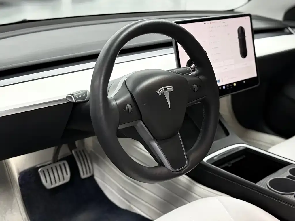 Tesla Model 3 — фото 6