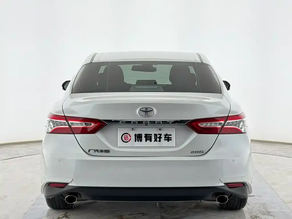 Toyota Camry — фото 5