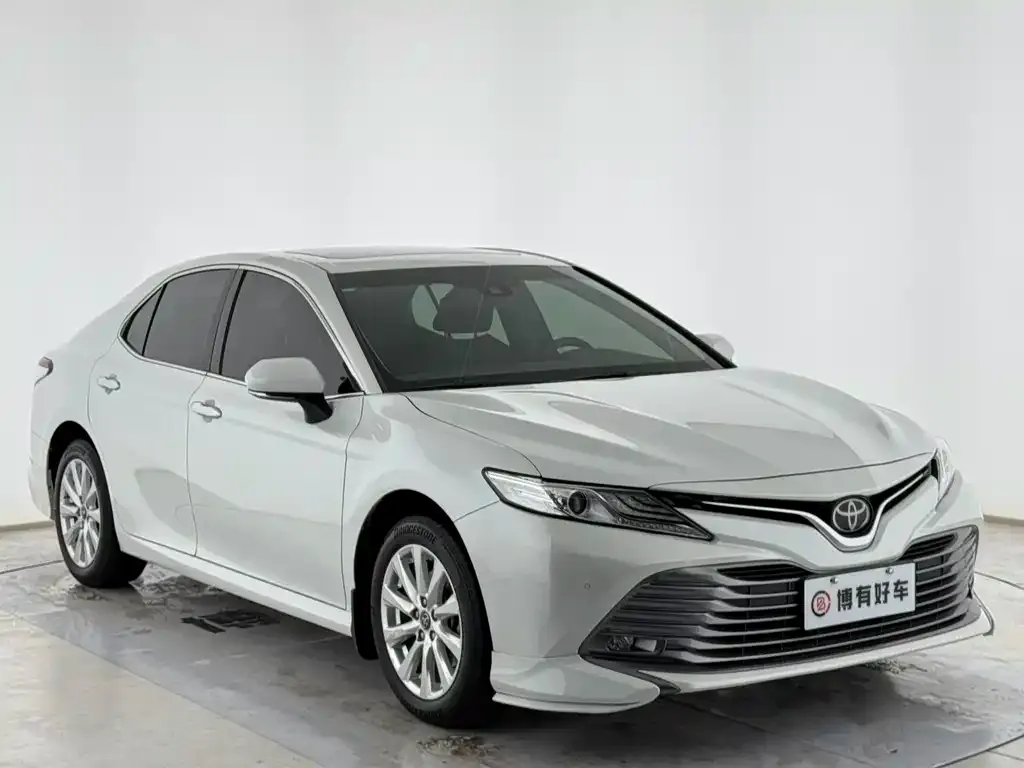 Toyota Camry — фото 4