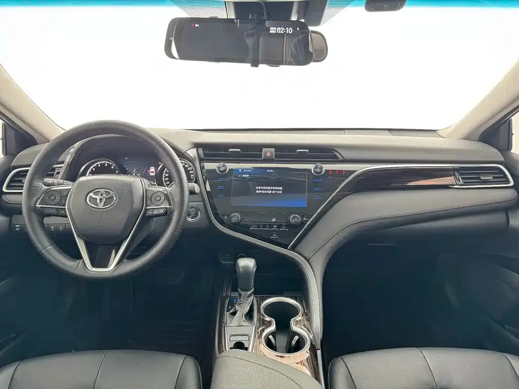 Toyota Camry — фото 3