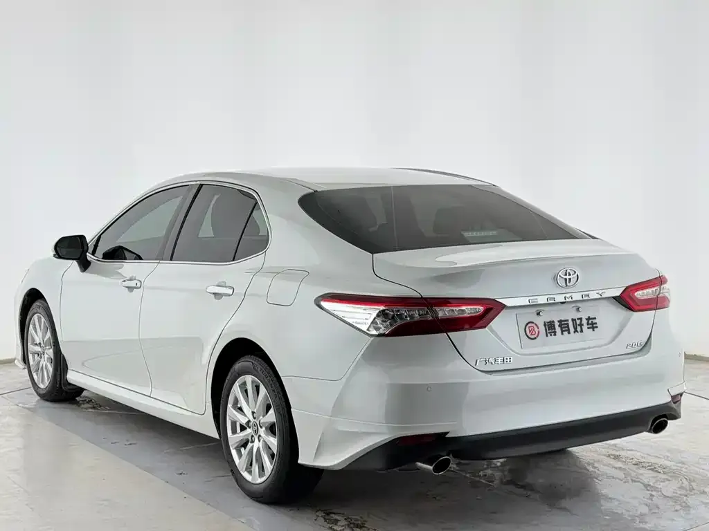 Toyota Camry — фото 6