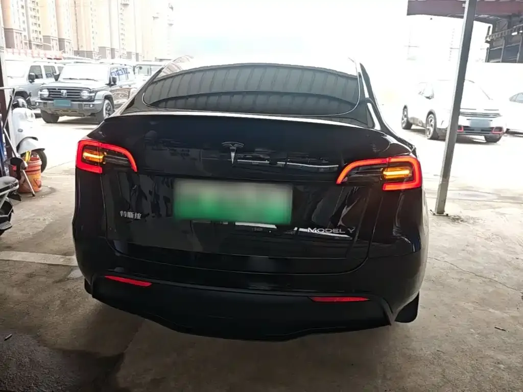 Tesla Model Y — фото 7