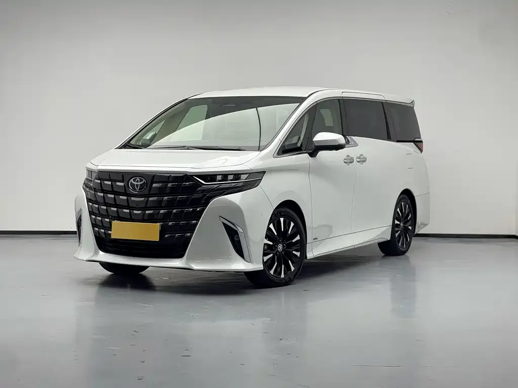 Toyota Alphard — фото 1