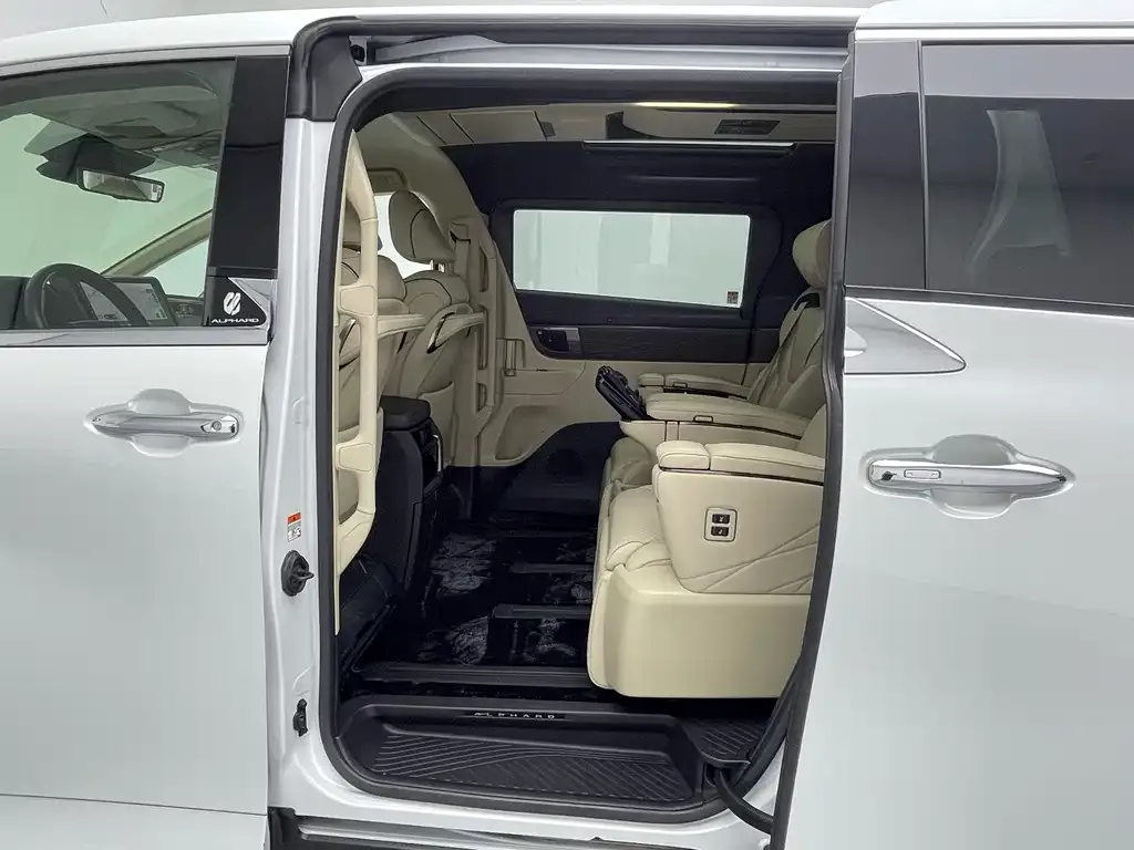 Toyota Alphard — фото 7