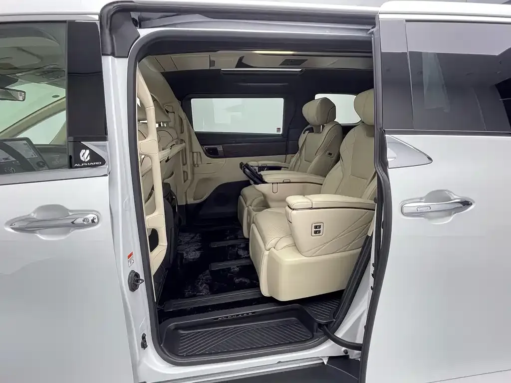 Toyota Alphard — фото 6