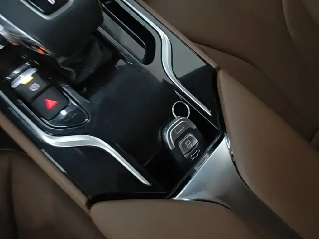 Hongqi E-QM5 — фото 4
