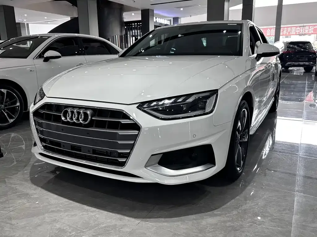 Audi A4L — фото 1