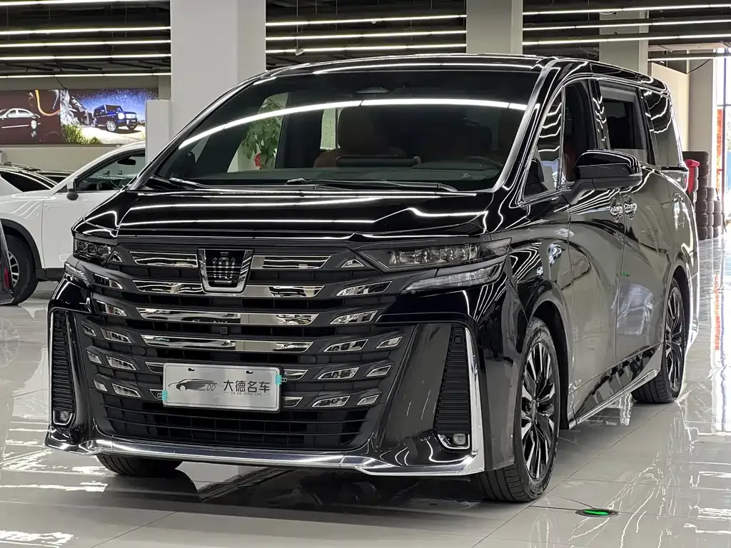 Toyota Vellfire — фото 1