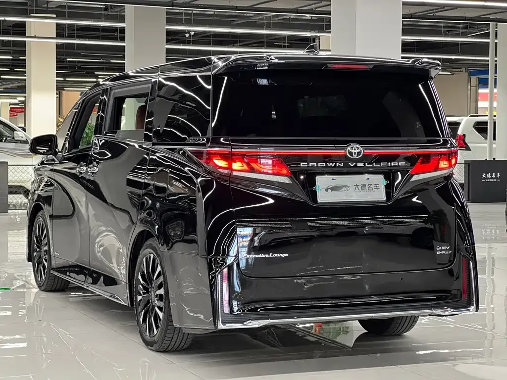Toyota Vellfire — фото 10