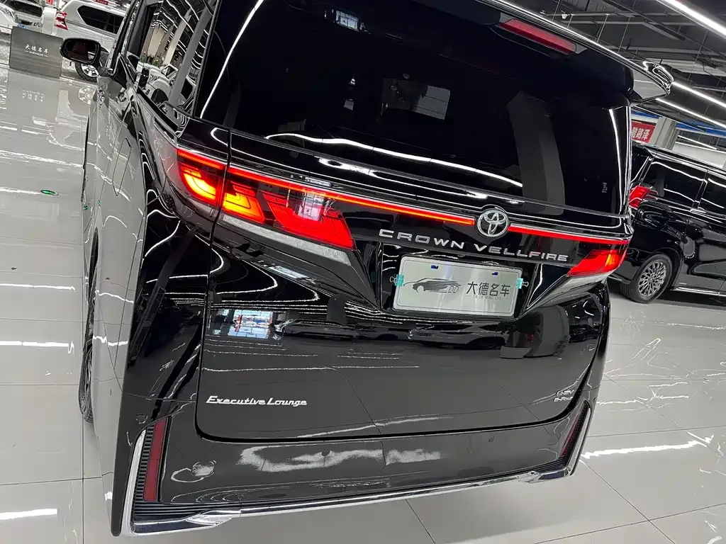 Toyota Vellfire — фото 7