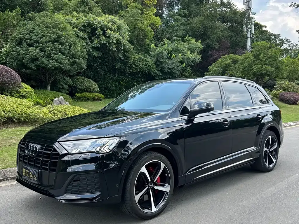 Audi Q7 — фото 1