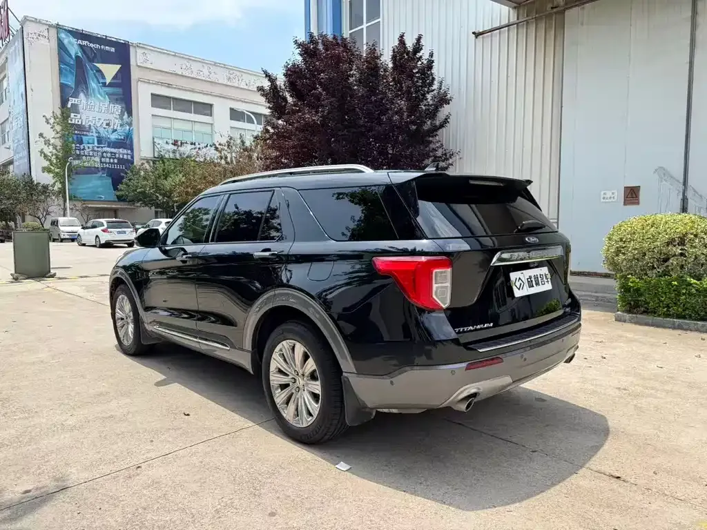 Ford Explorer — фото 10