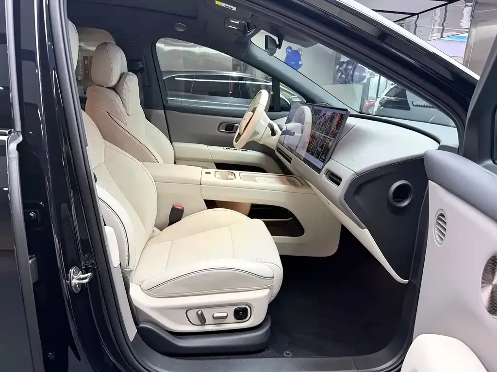 Li Auto i6 — фото 10