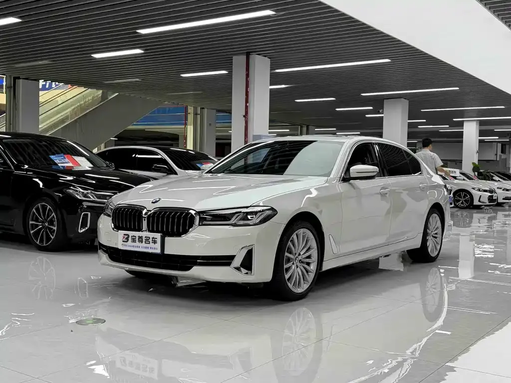 BMW 5 Series — фото 1