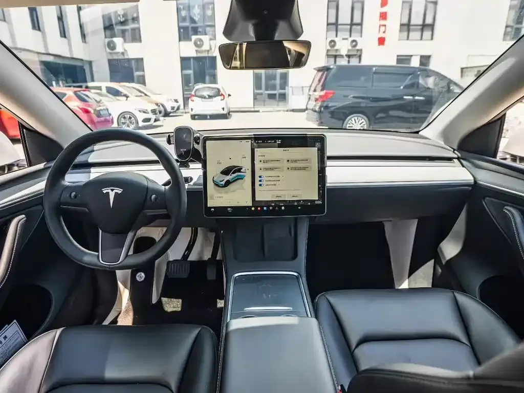 Tesla Model Y — фото 4