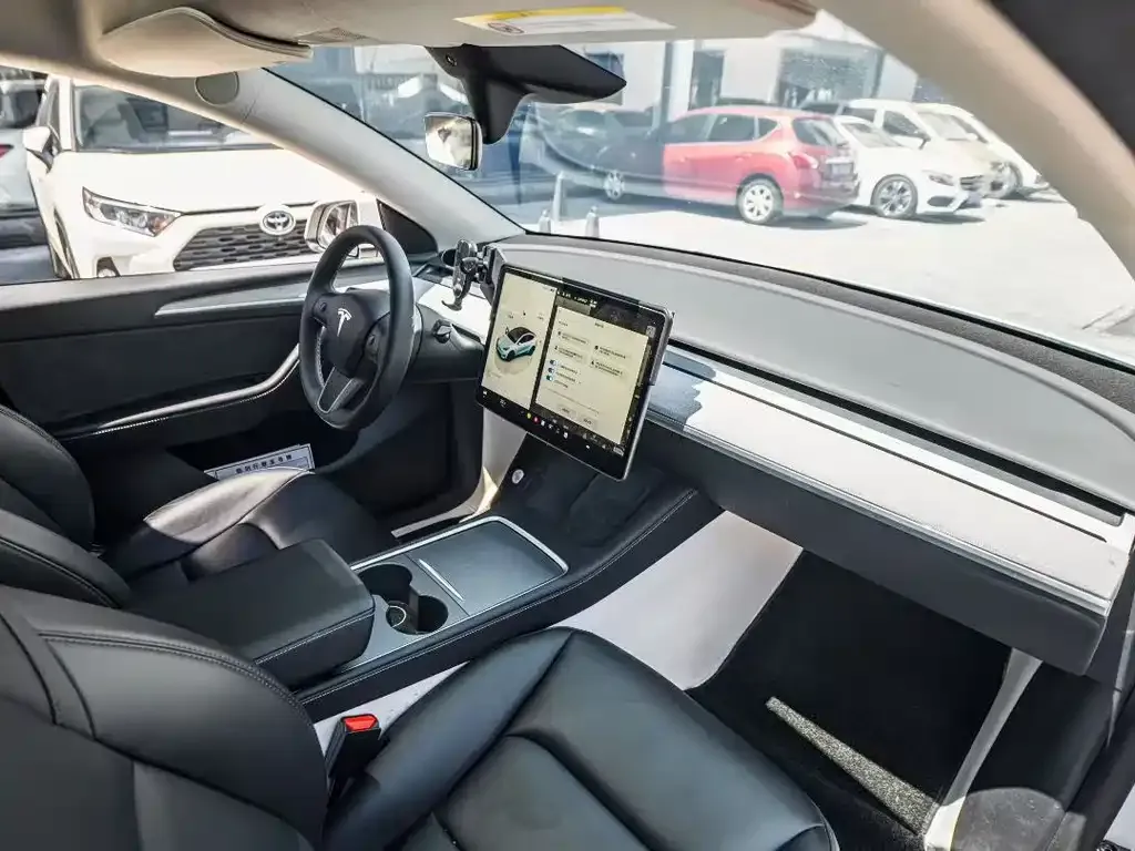 Tesla Model Y — фото 3