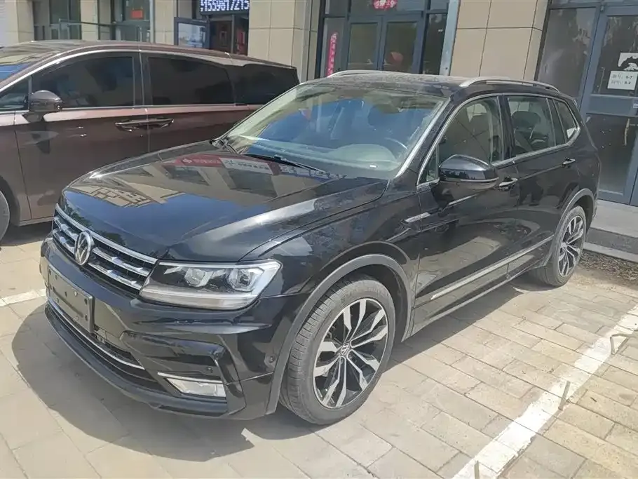 Volkswagen Tiguan L — фото 1