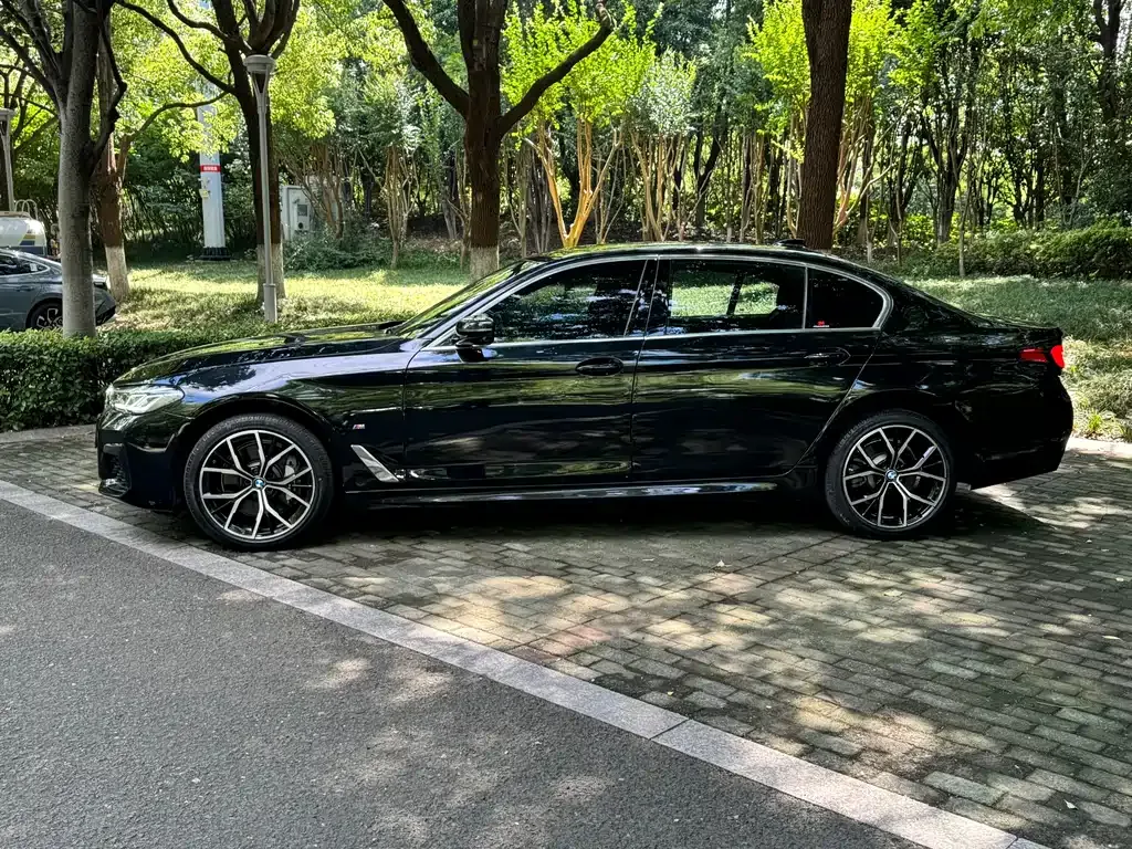 BMW 5 Series — фото 4