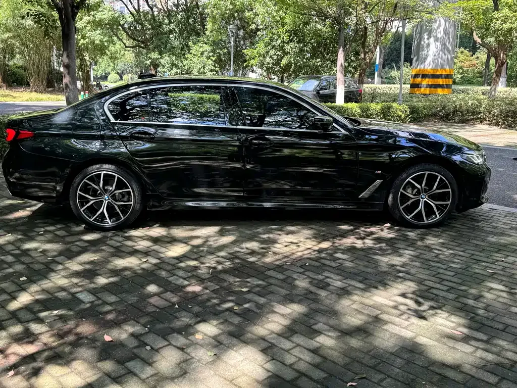 BMW 5 Series — фото 8