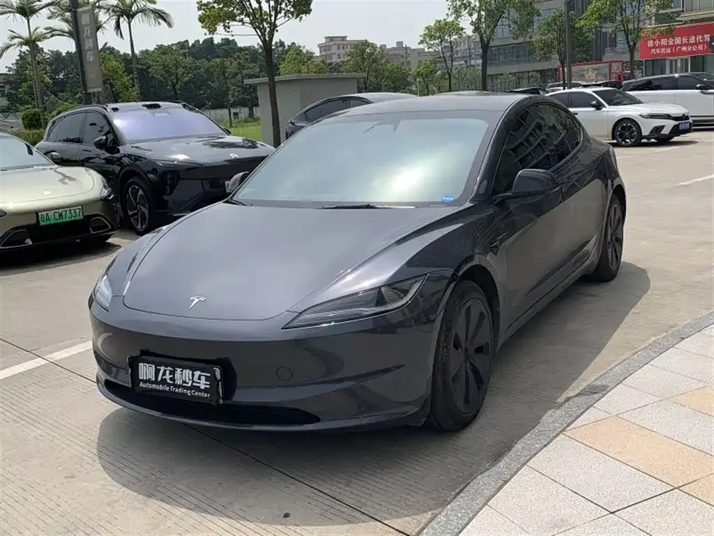Tesla Model 3 — фото 1