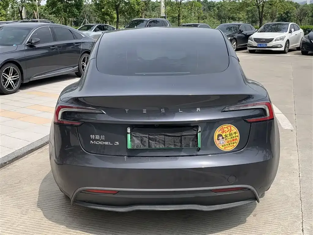 Tesla Model 3 — фото 7