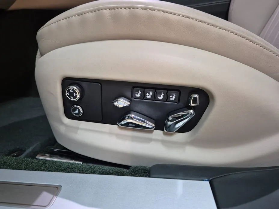 Bentley Flying Spur — фото 6