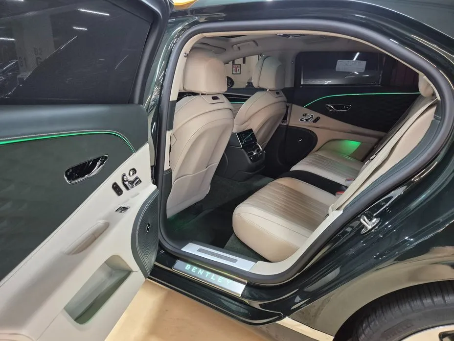 Bentley Flying Spur — фото 9