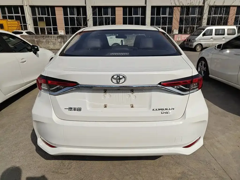 Toyota Corolla — фото 10