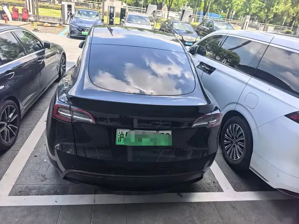 Tesla Model Y — фото 4