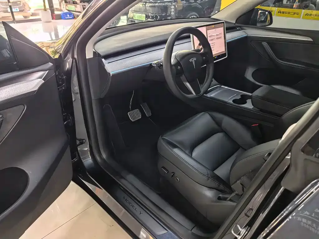Tesla Model Y — фото 6