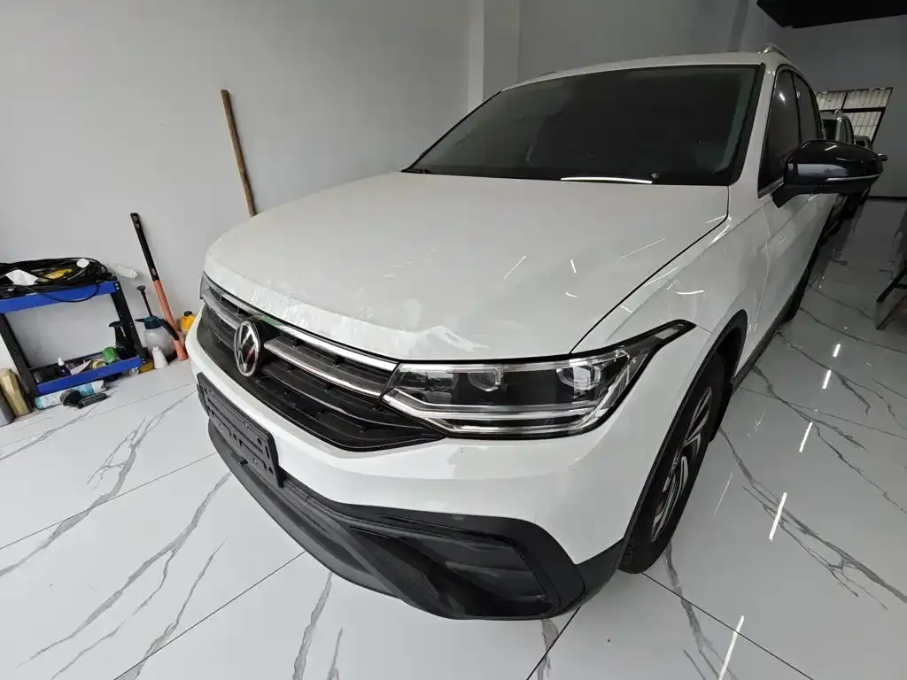 Volkswagen Tiguan L — фото 9