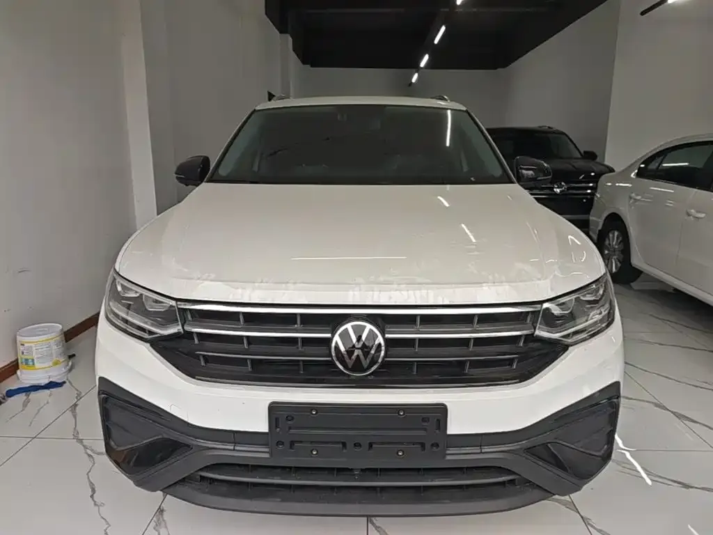 Volkswagen Tiguan L — фото 7