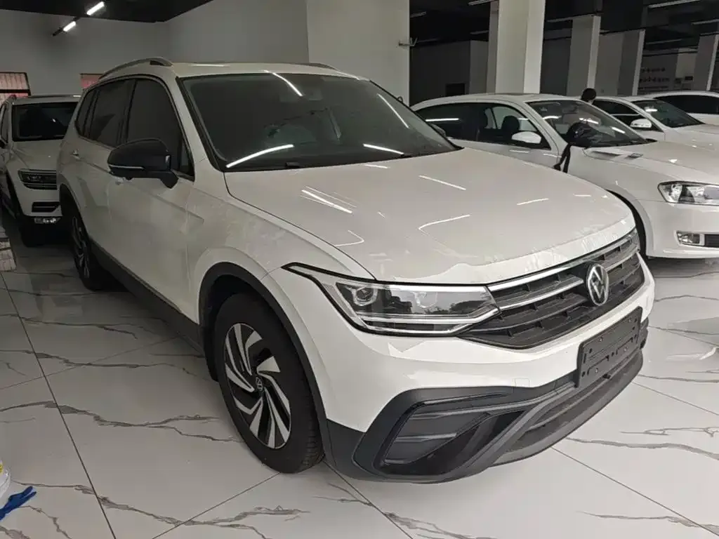 Volkswagen Tiguan L — фото 10