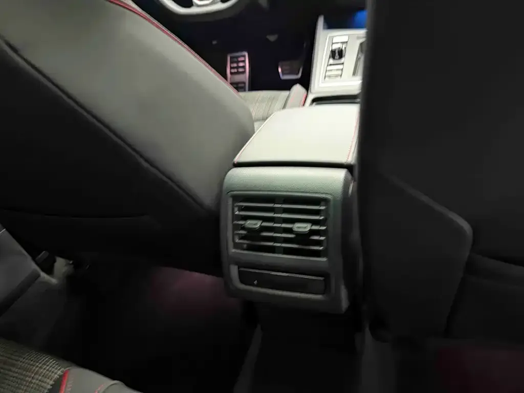 Volkswagen Golf GTI — фото 5