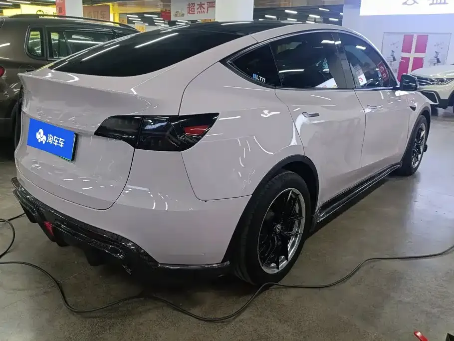 Tesla Model Y — фото 10