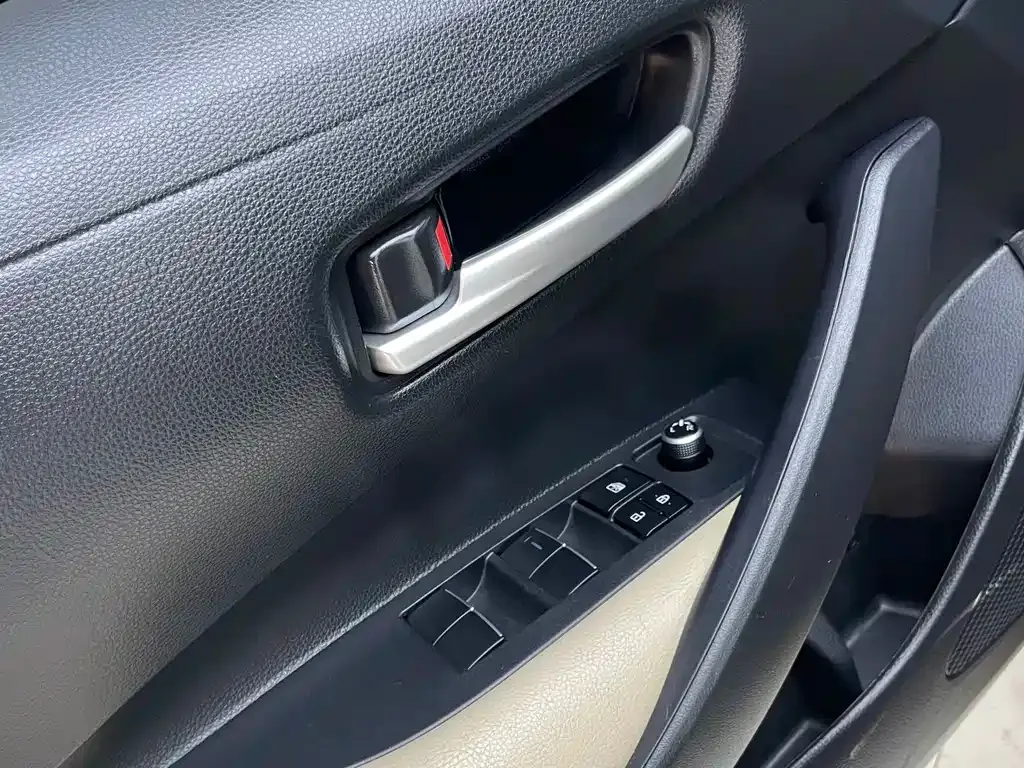 Toyota Corolla — фото 10