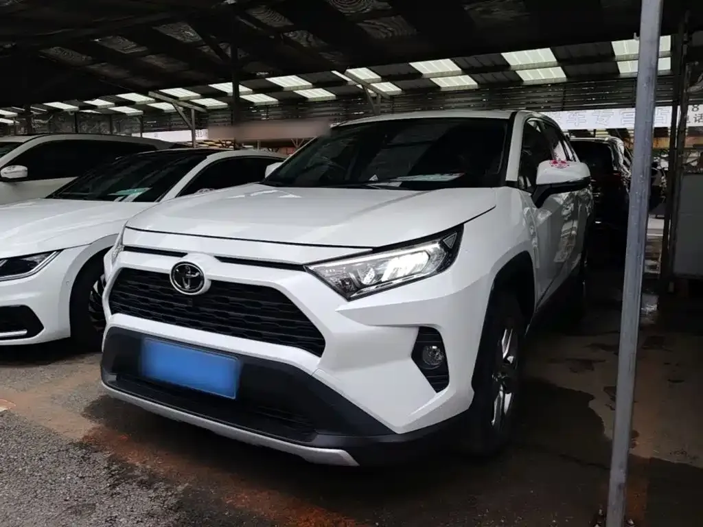 Toyota RAV4 — фото 1