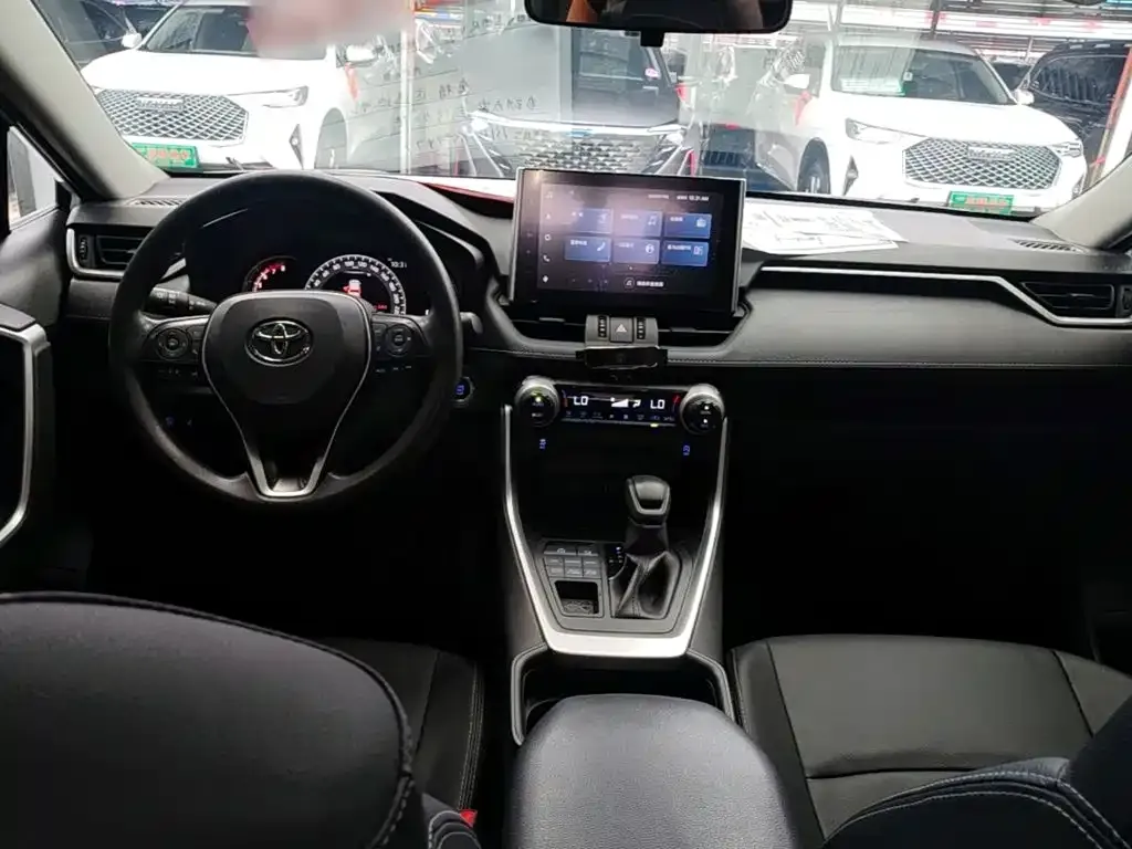 Toyota RAV4 — фото 4
