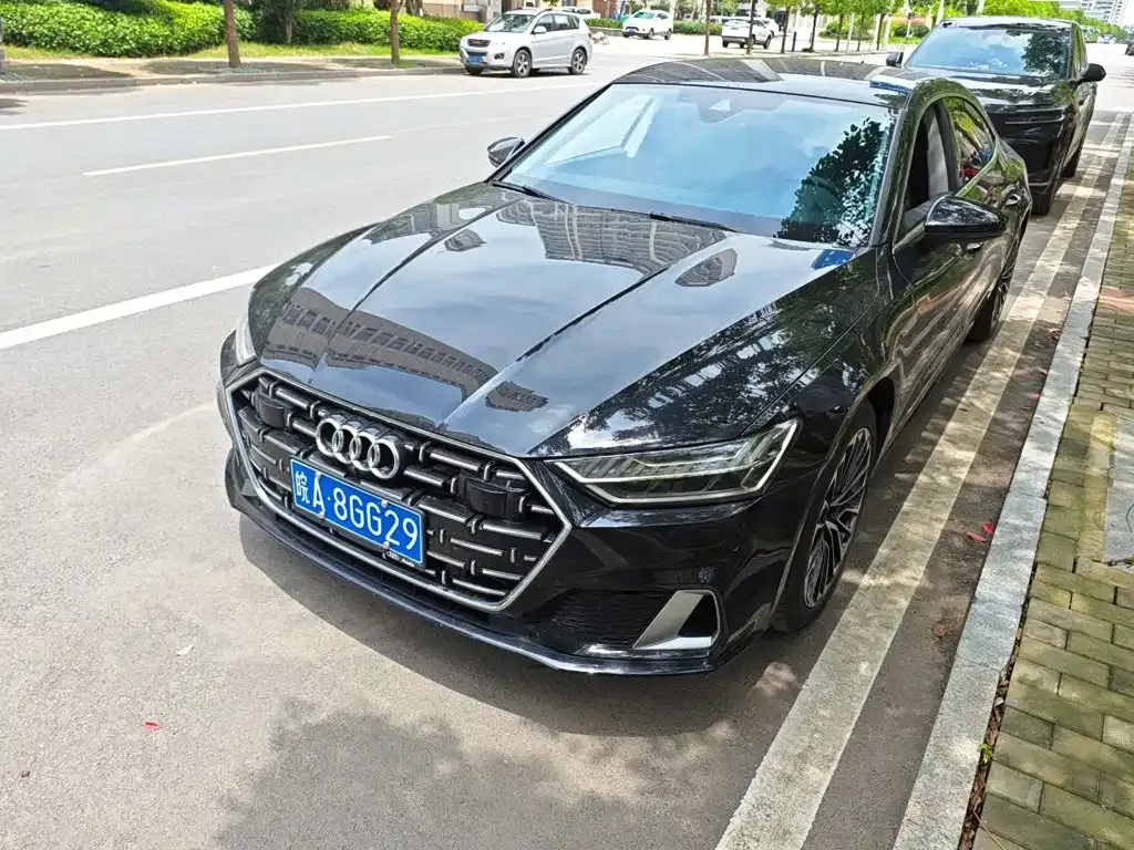 Audi A7L — фото 1